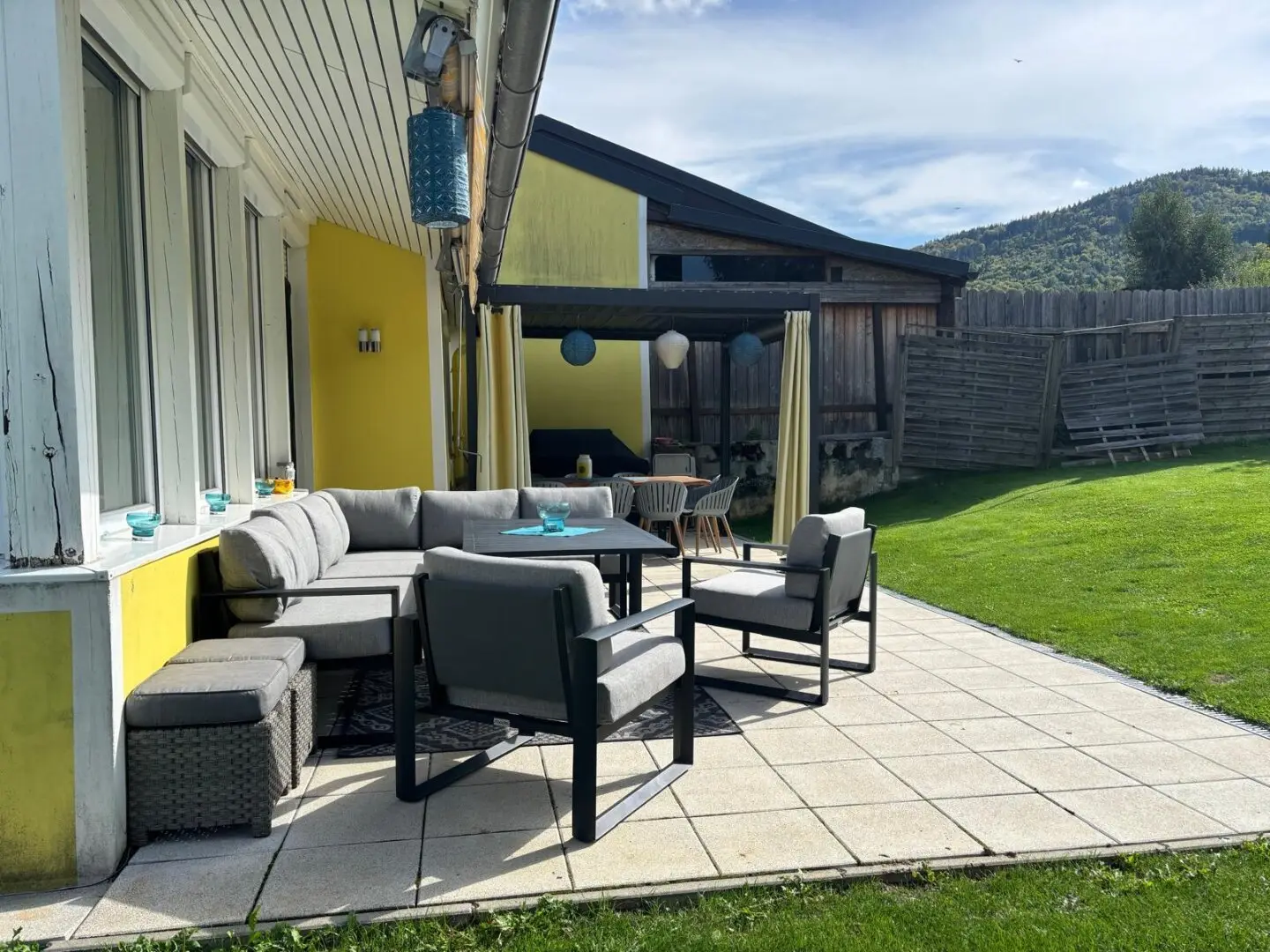 Living in the Schilcherland - Spacious Corner Terraced House with Charm, Sunny Terrace, Garden and Garage