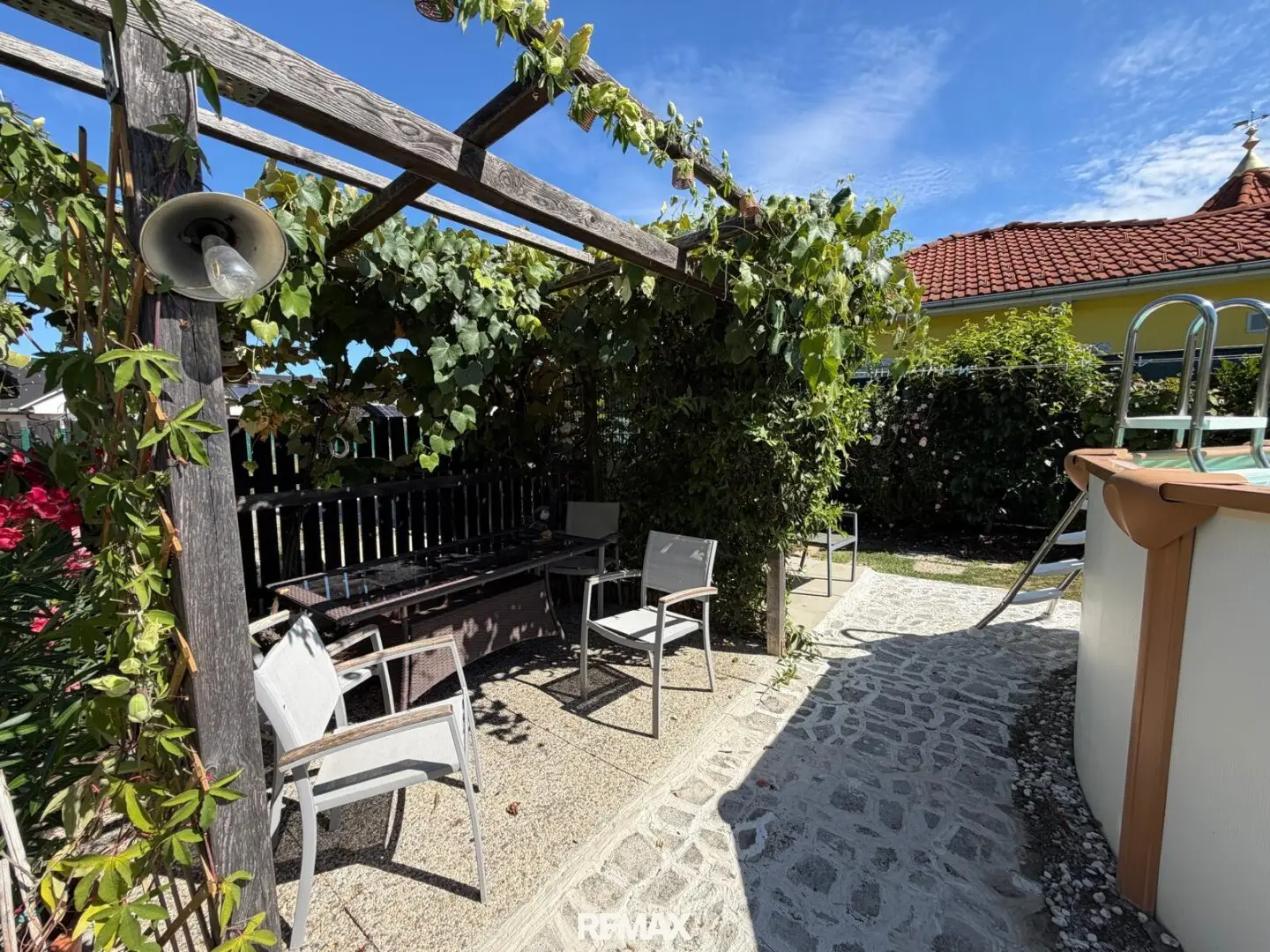 Großzügiges Mehrfamilienhaus in Gössendorf, 2 getrennte Wohneinheiten - ges. 8 Zimmer, Terrasse, Garage, 489.000 €