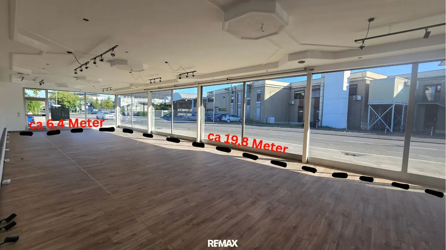 Gepflegtes Geschäftslokal 126 m² mit großer Glasfront in bester Auto-Frequenzlage von Leibnitz Miete € 1184,- + Mwst + BK