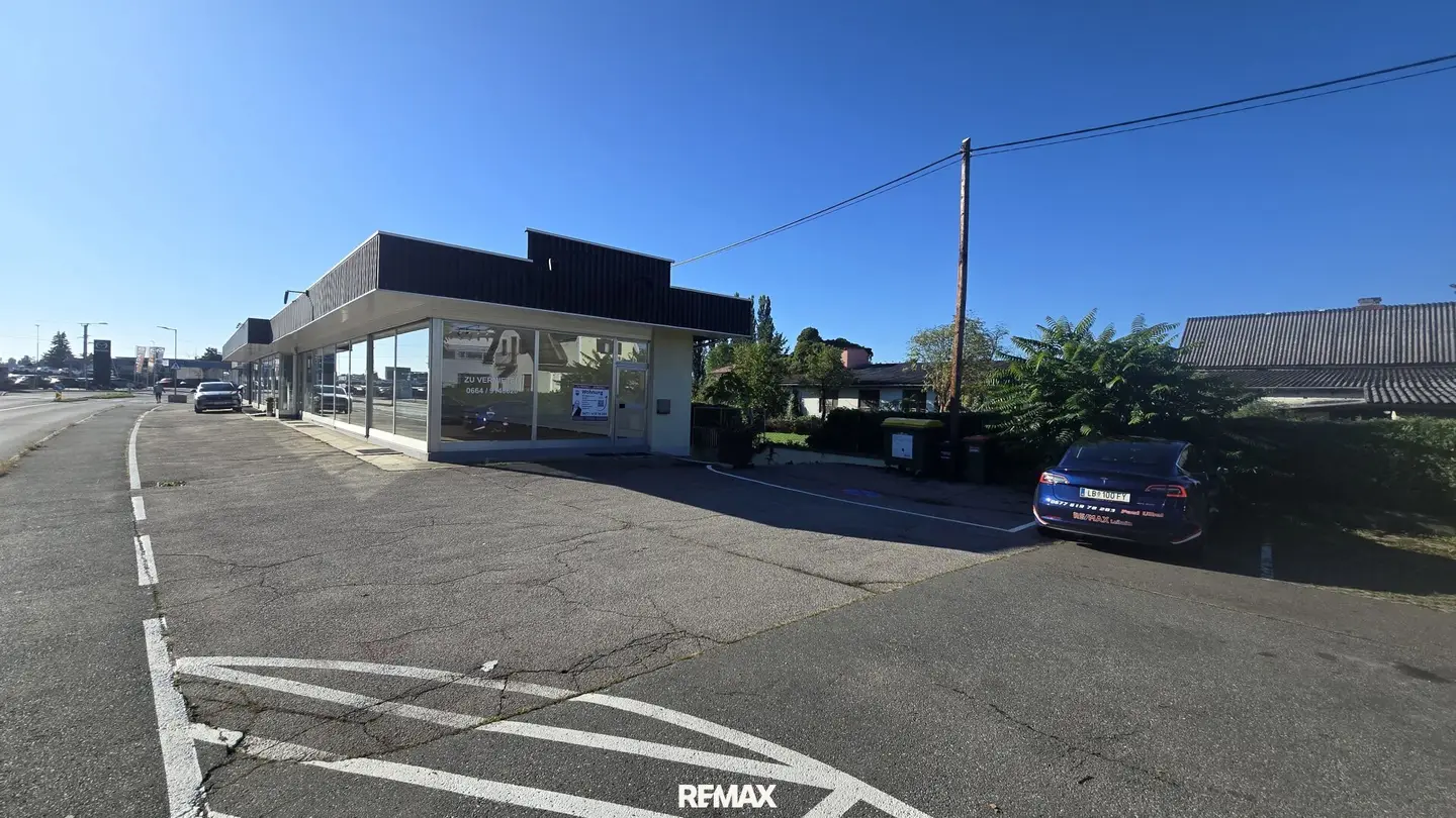 Gepflegtes Geschäftslokal 126 m² mit großer Glasfront  in bester Auto-Frequenzlage von Leibnitz Miete € 1184,- + Mwst + BK