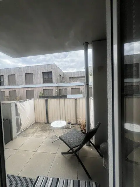 Helle 2-Zimmer-Wohnung mit Balkon, Einbauküche komplett möbliert 6. Liftstock!