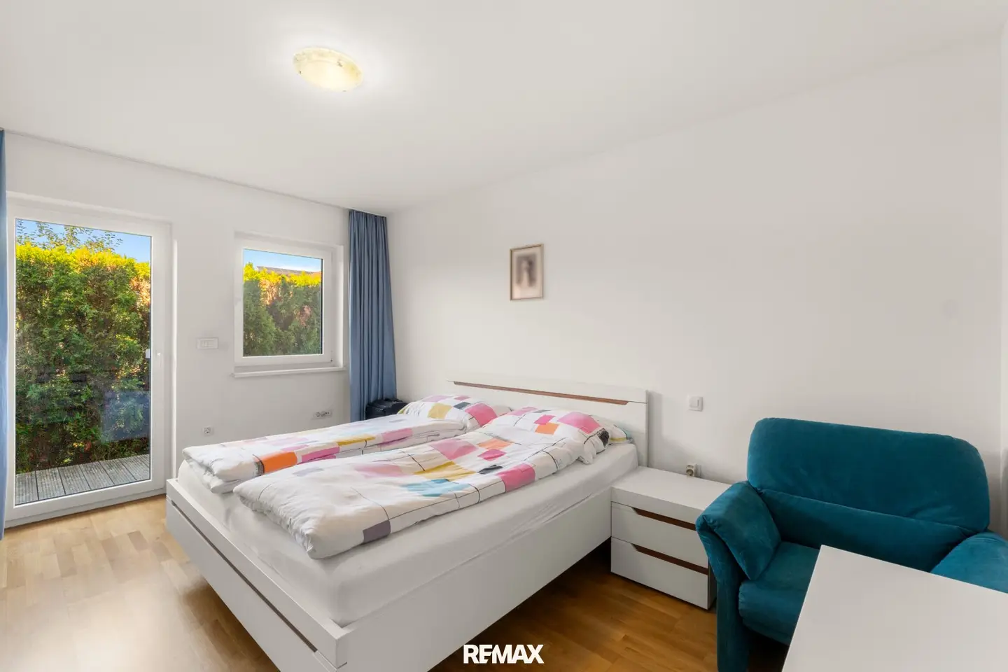 Top well maintained bungalow with pool, large terrace and double carport