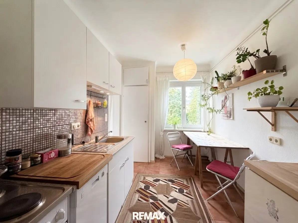 Attractive bright 2-room apartment with balcony