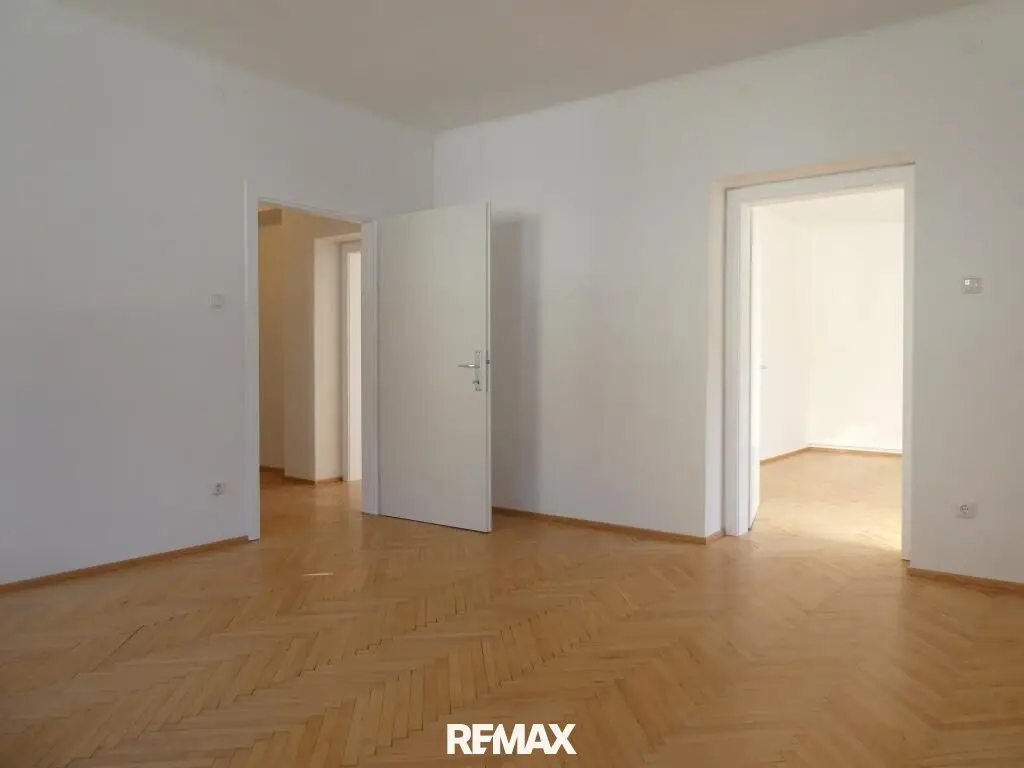 Condominium on the raised ground floor with parking