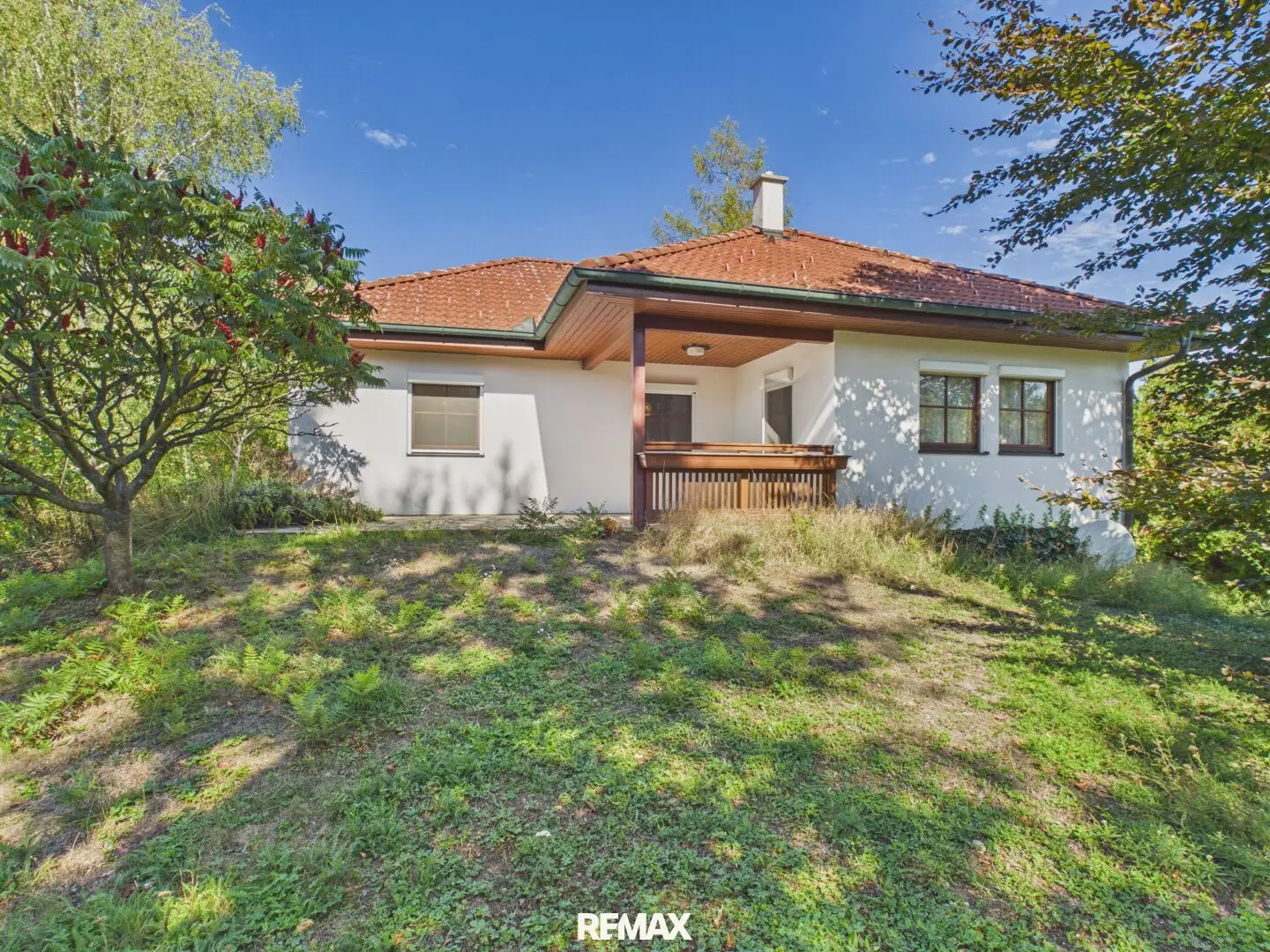 Charming single family house with terrace, garage and fireplace in Götzendorf, in need of renovation
