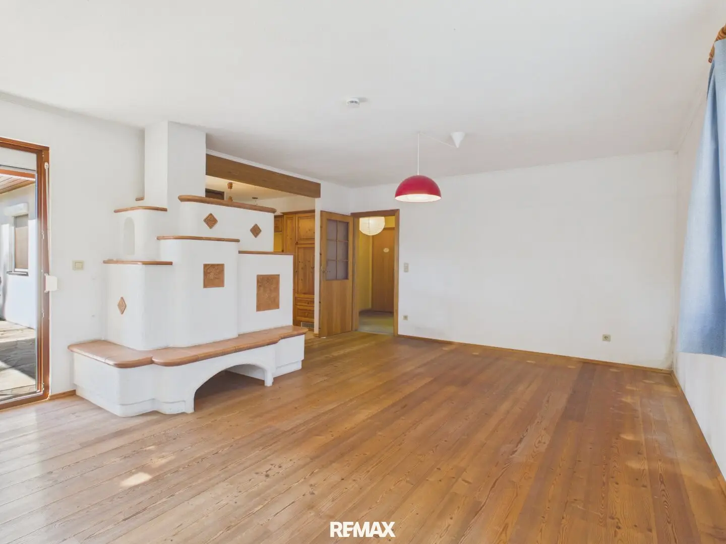 Charming single family house with terrace, garage and fireplace in Götzendorf, in need of renovation