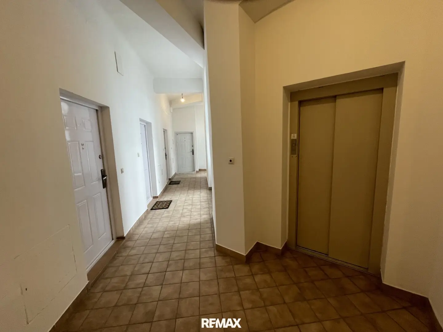 Period building meets living idea – 2 rooms with potential near the U3