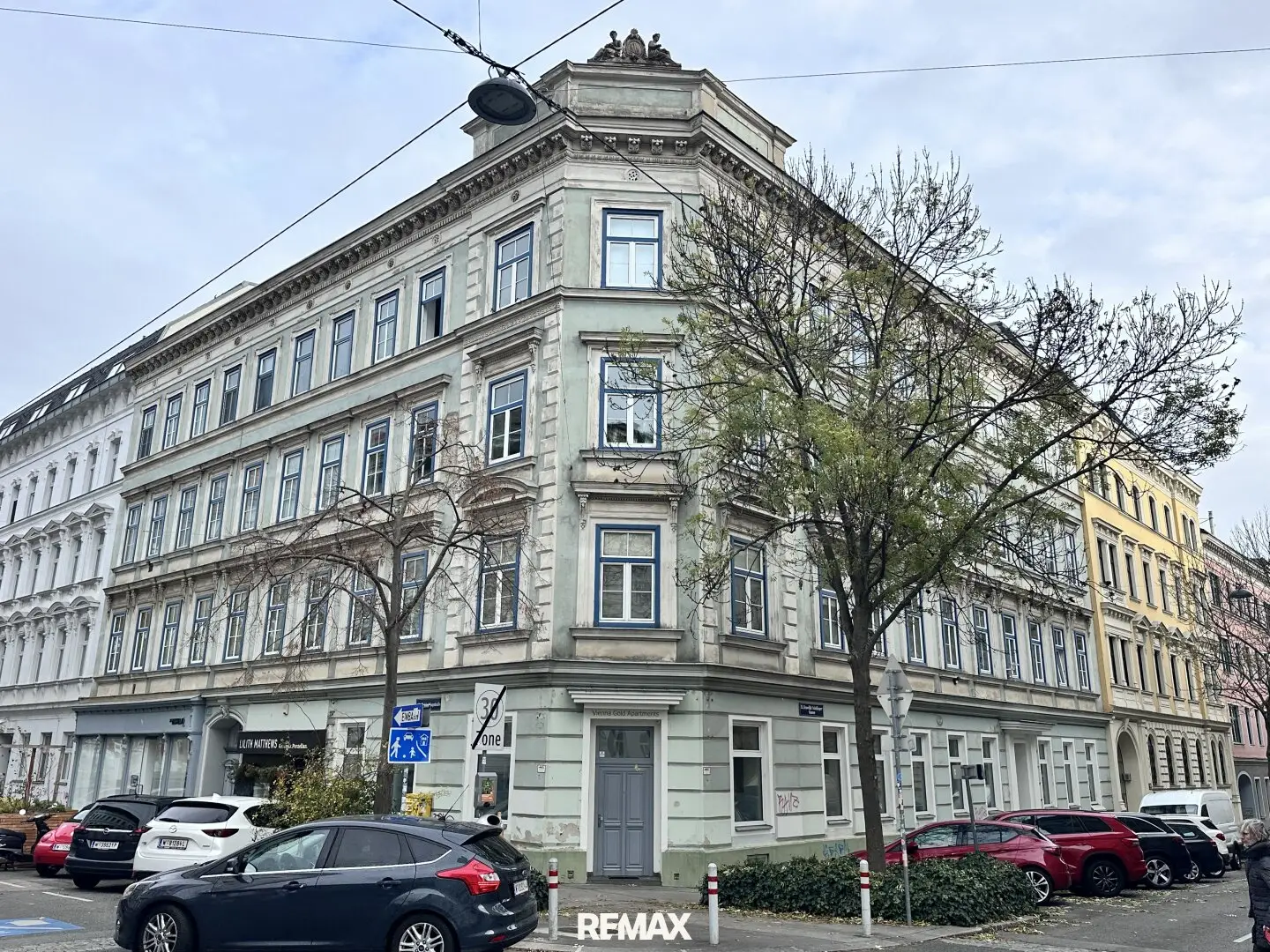 Period building meets living idea – 2 rooms with potential near the U3