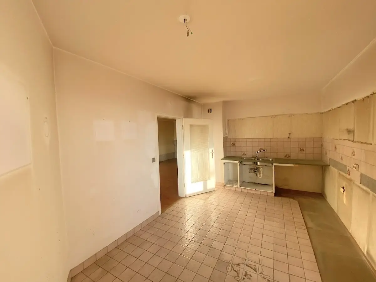 Magnificent distant view from the 7th floor Apartment with loggia to renovate