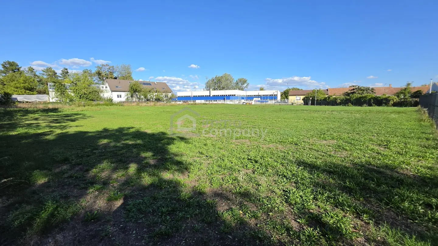 Exclusive commercial plot for sale!