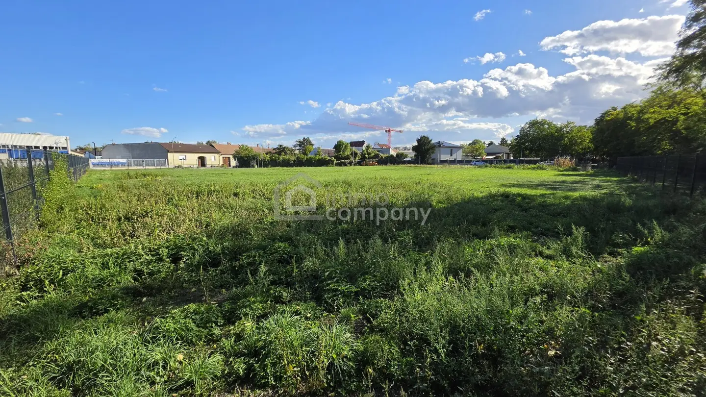 Exclusive commercial plot for sale!