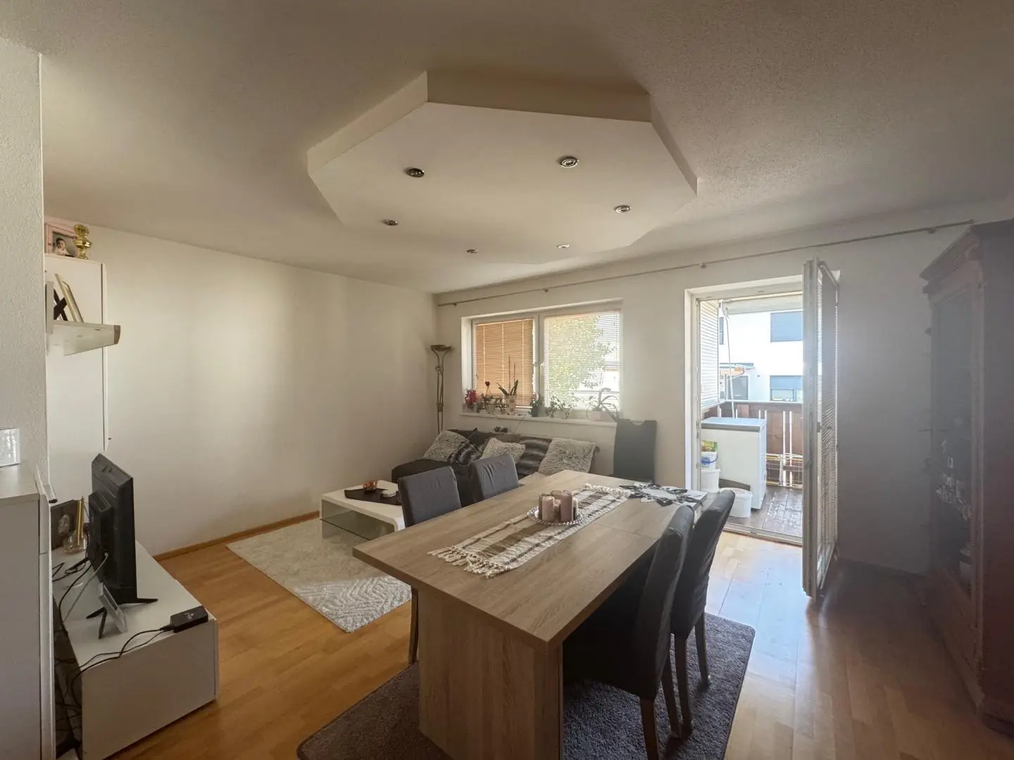 Bright apartment with balcony and two parking spaces