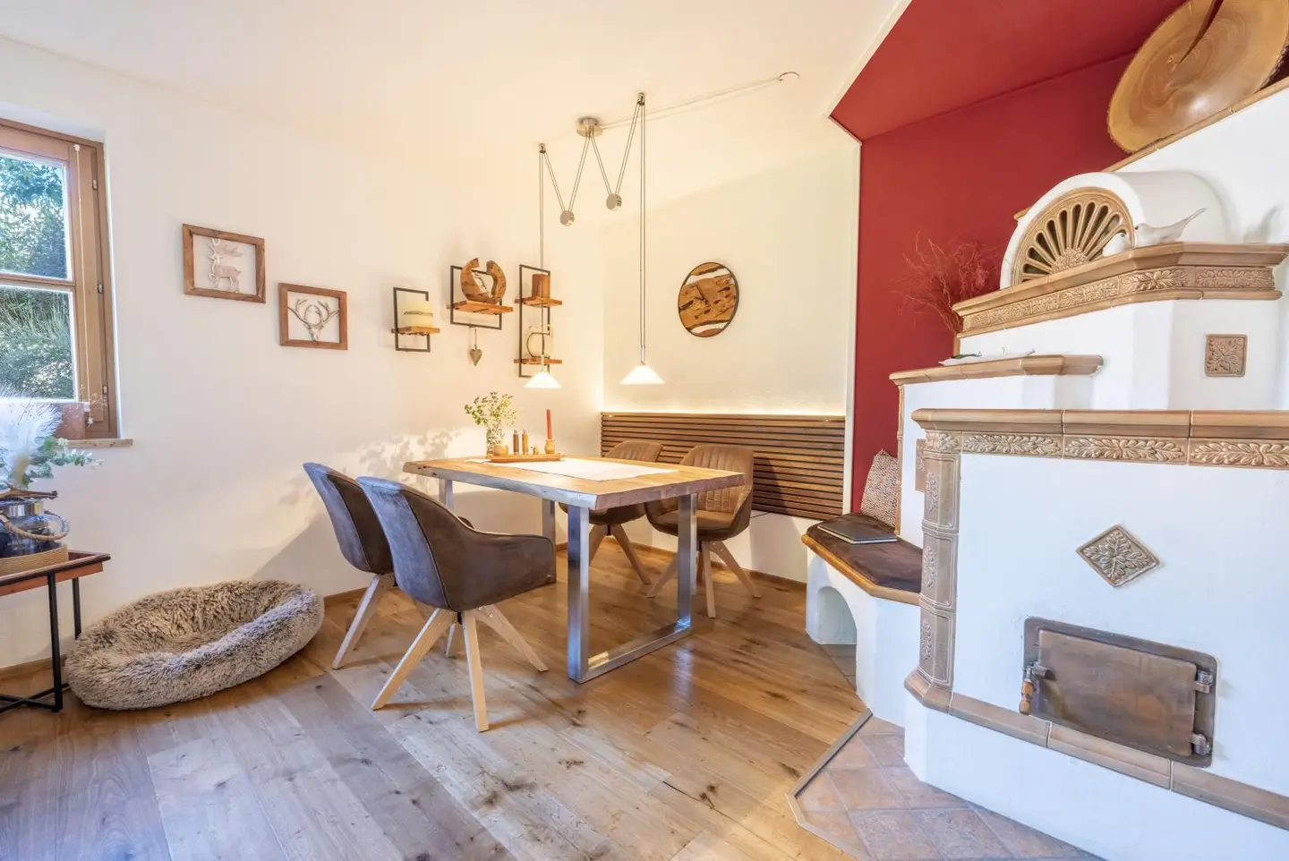 Sunny apartment with garden and tiled stove