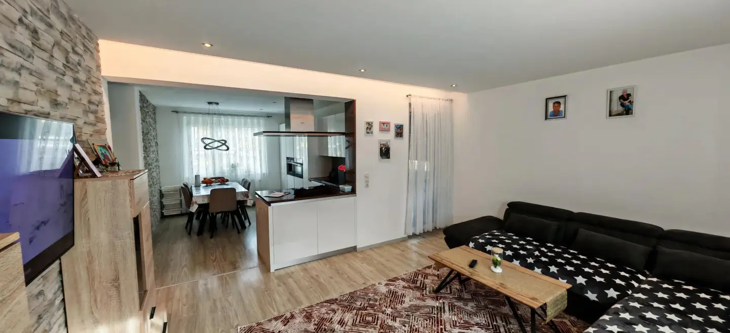 Renovated Dachgeschosswohnung with glazed loggia