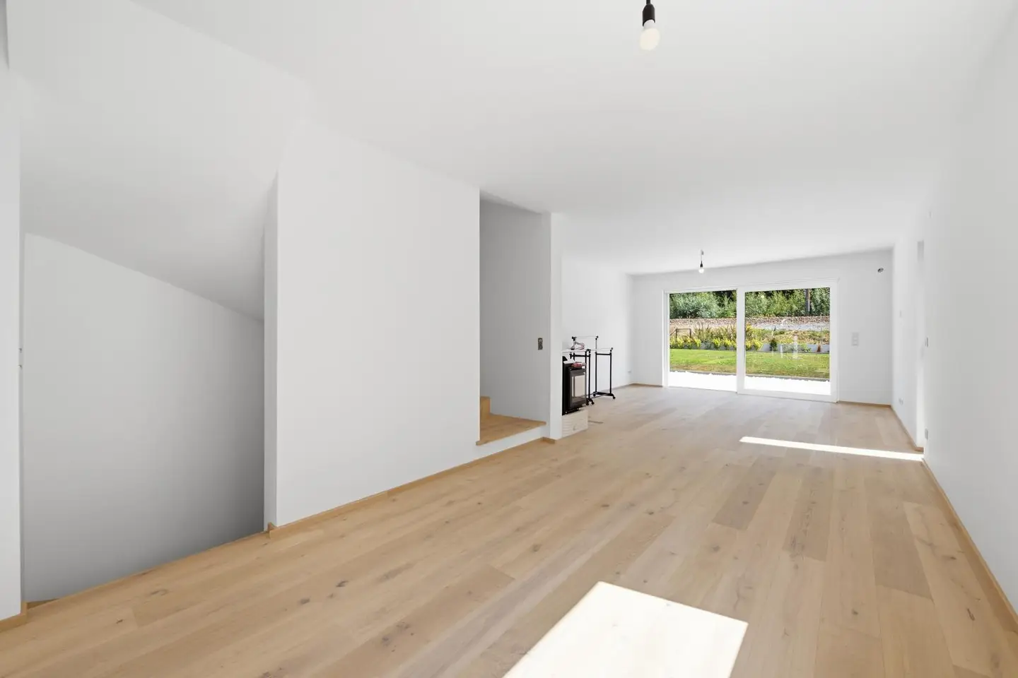 Sunny Maisonettewohnung with fireplace and private garden