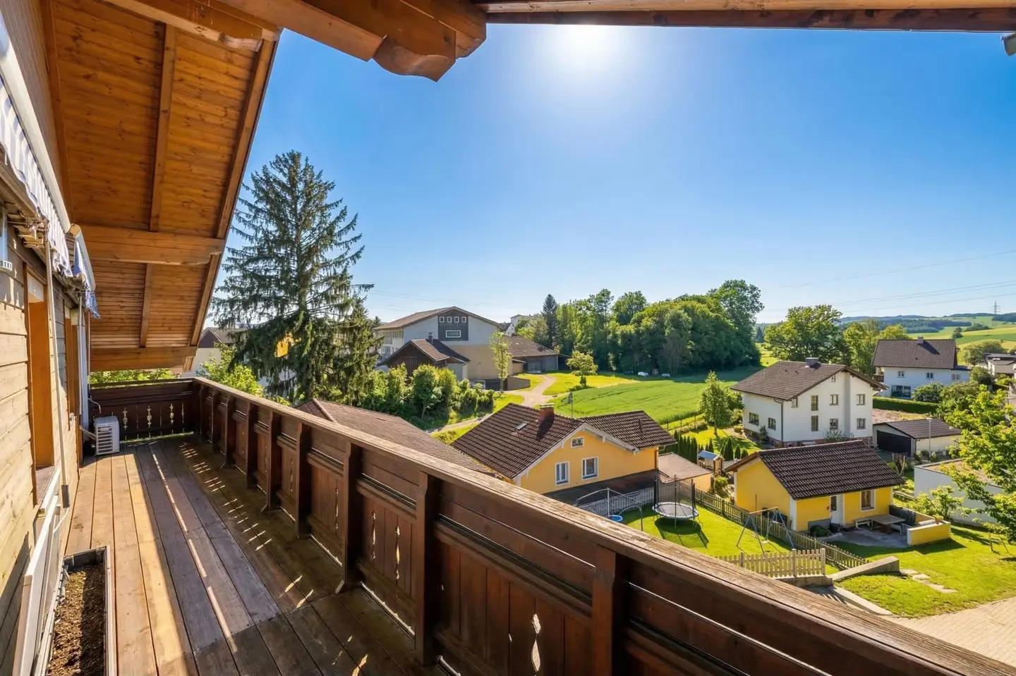 Bright family apartment near the lake