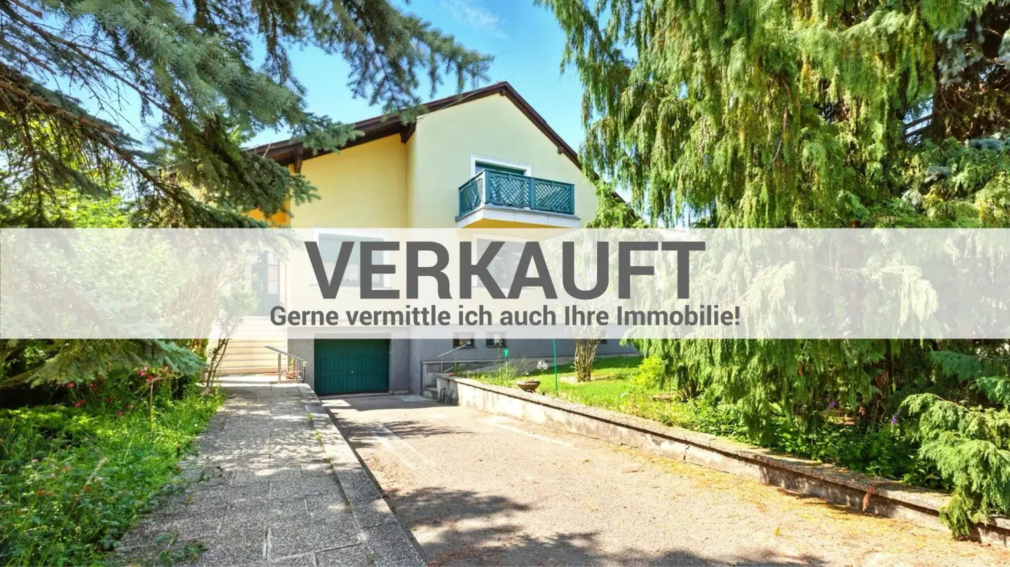 Bright family apartment with large garden and garage