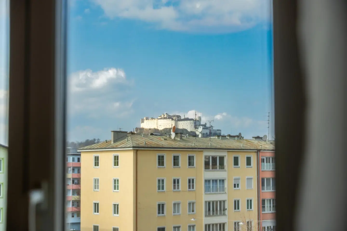 Central Wohnung with fortress view and bright rooms