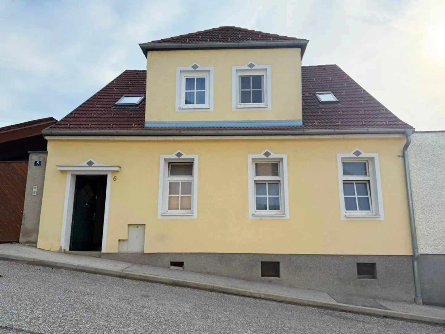 Anlegerwohnung mit laufenden Mieteinnahmen und Entwicklungspotenzial