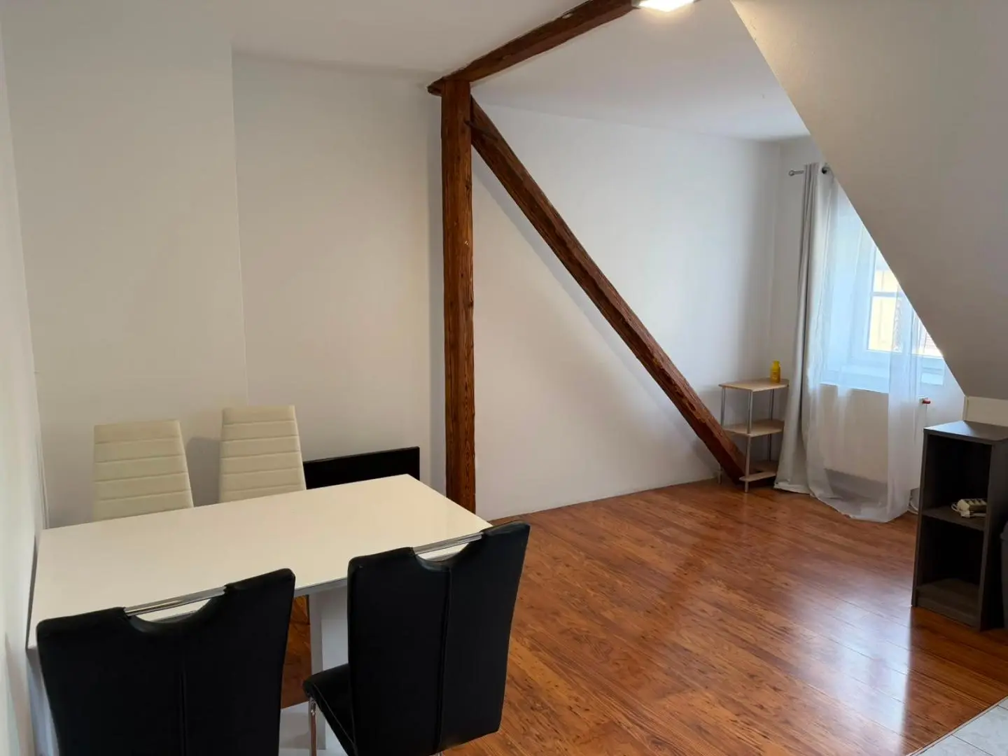 Anlegerwohnung mit laufenden Mieteinnahmen und Entwicklungspotenzial