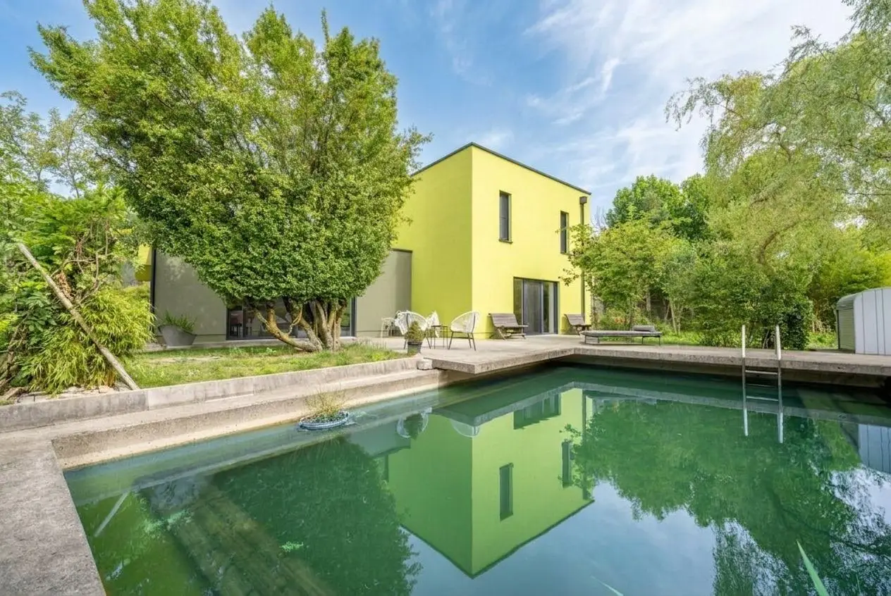 Lightfilled Maisonettewohnung with natural pool