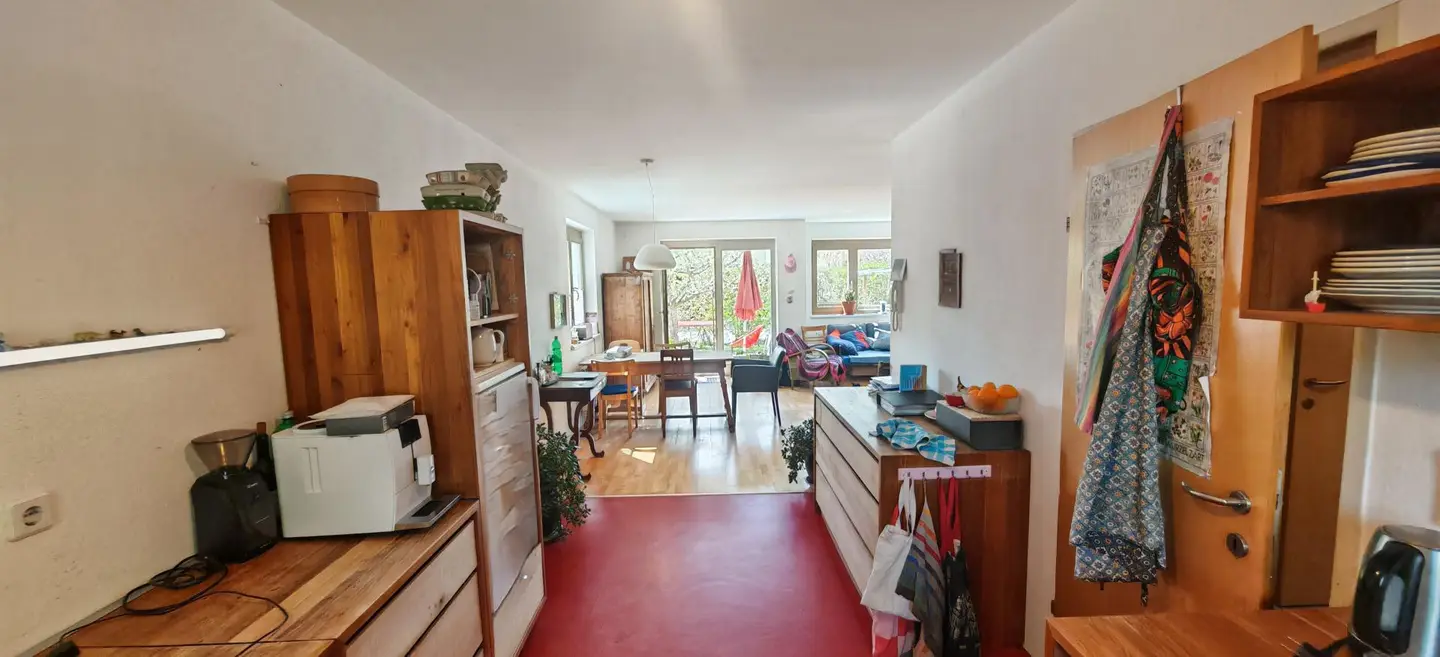 Sunny family apartment with private garden and terrace