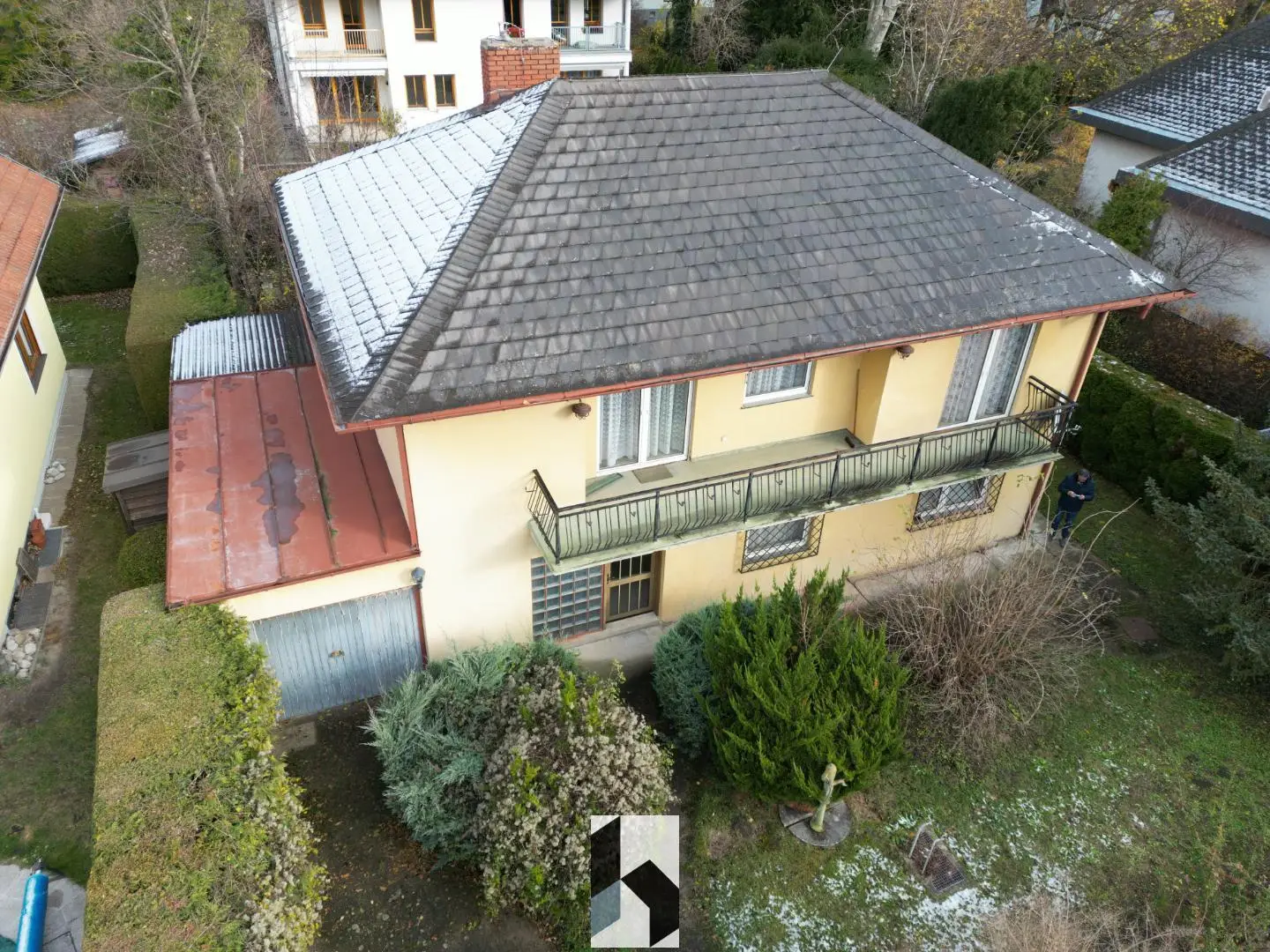 Familienwohnung mit großem Garten und Garage