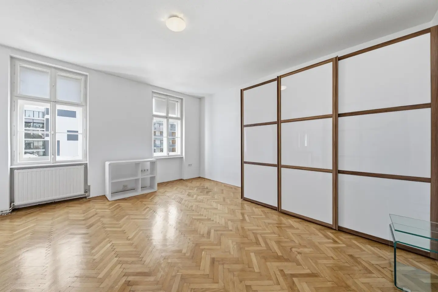 Bright Altbauwohnung with high ceilings near Enkplatz