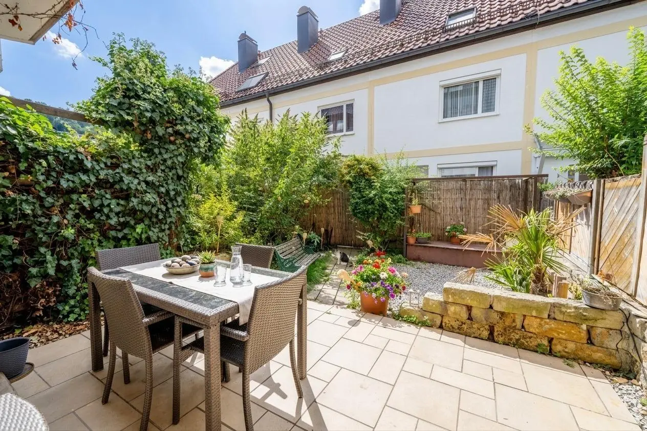 Spacious family oriented with garden Familienwohnung