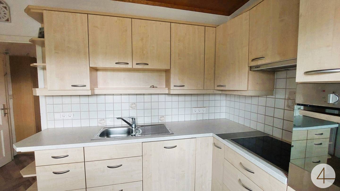 Ground floor apartment renovated in suburban setting
