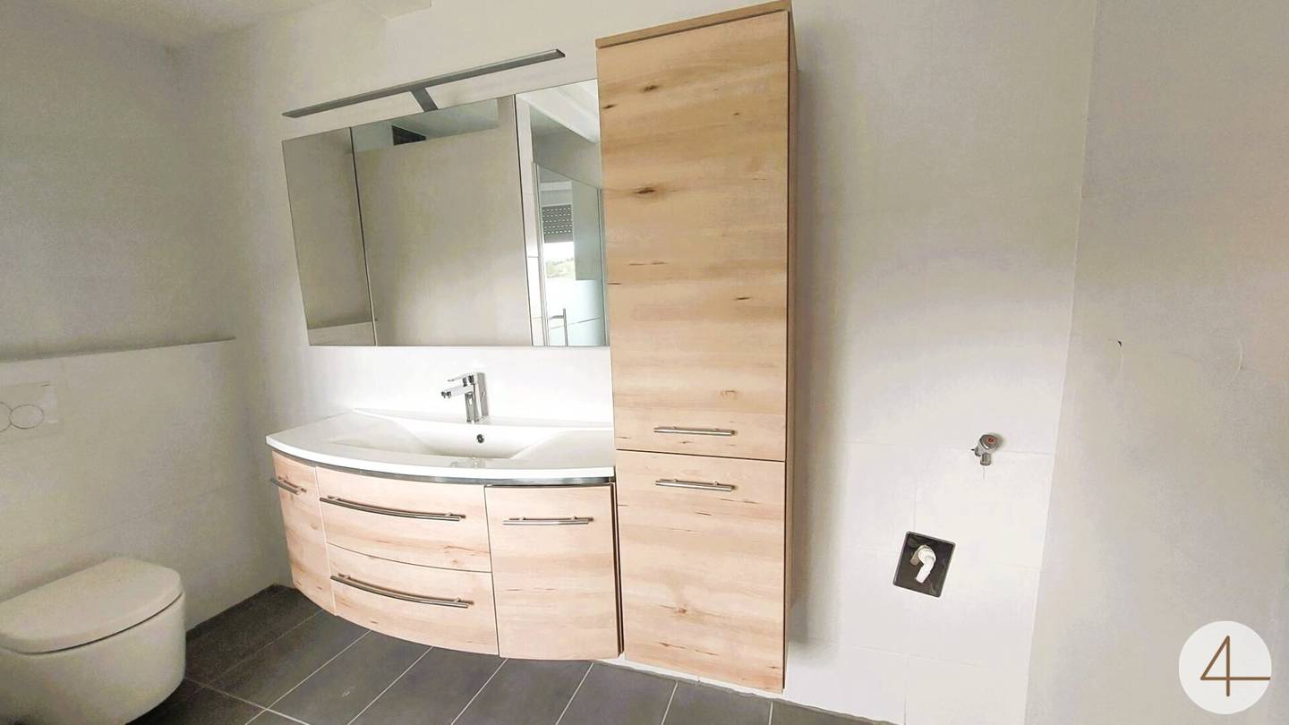 Ground floor apartment renovated in suburban setting
