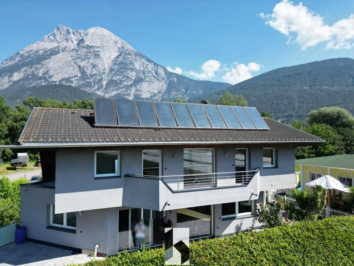 Sonnige Familienwohnung mit Garten und Doppelgarage