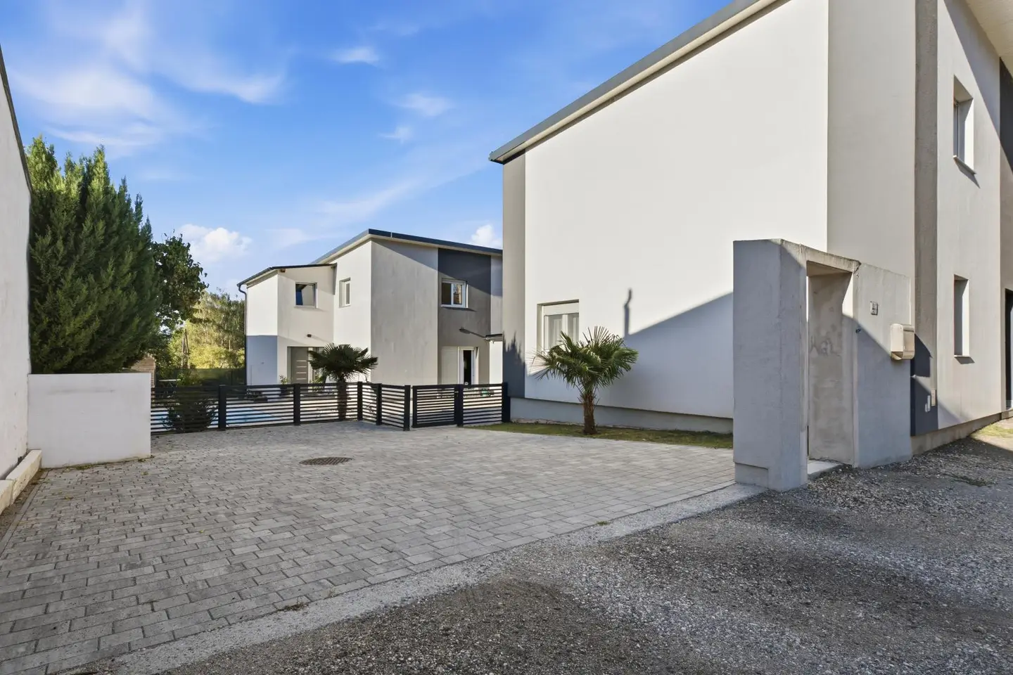 Urlaub zu Hause: Modernes Generationenhaus mit Pool & Palmen-Oase in Aspersdorf! Ideal für Familie, Beruf & Entspannung