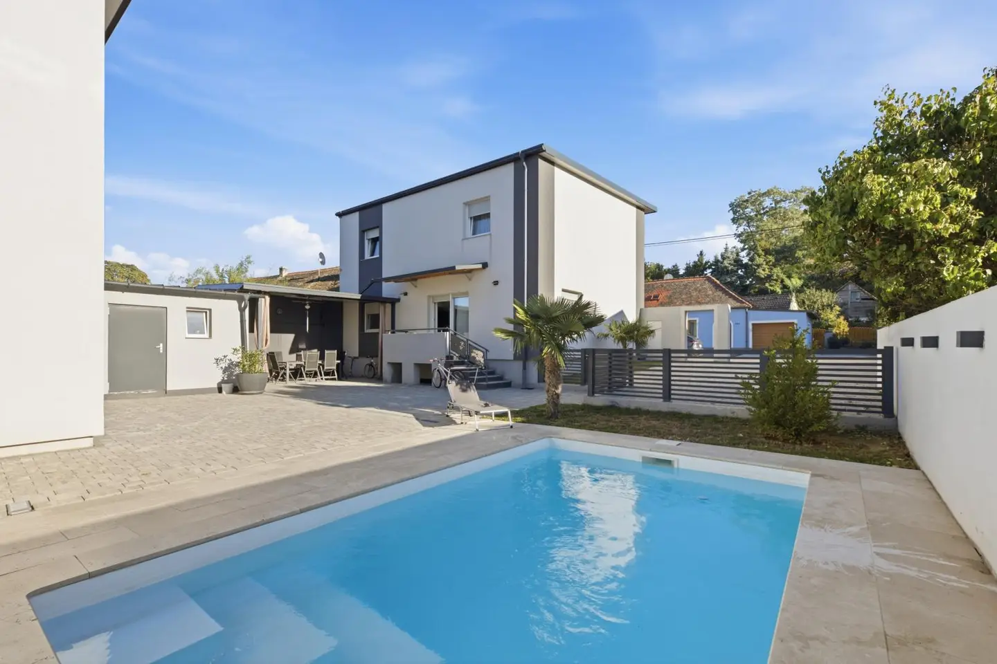 Urlaub zu Hause: Modernes Generationenhaus mit Pool & Palmen-Oase in Aspersdorf! Ideal für Familie, Beruf & Entspannung