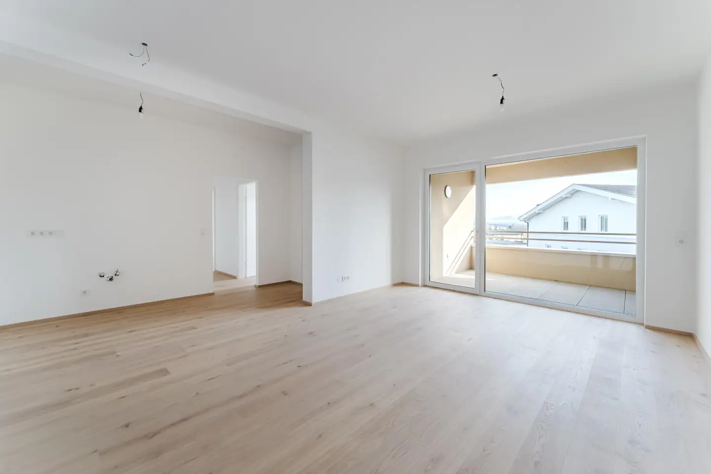 Wohnung mit begrünter Dachterrasse und Loggia