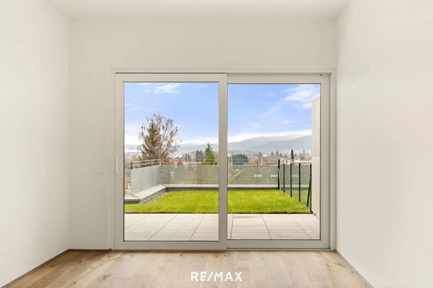 Bright ground floor apartment with private garden