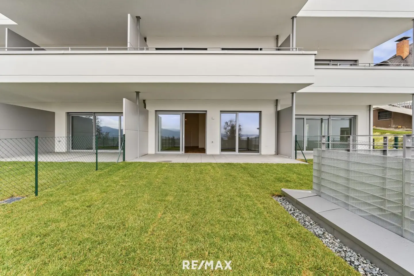 Bright ground floor apartment with private garden