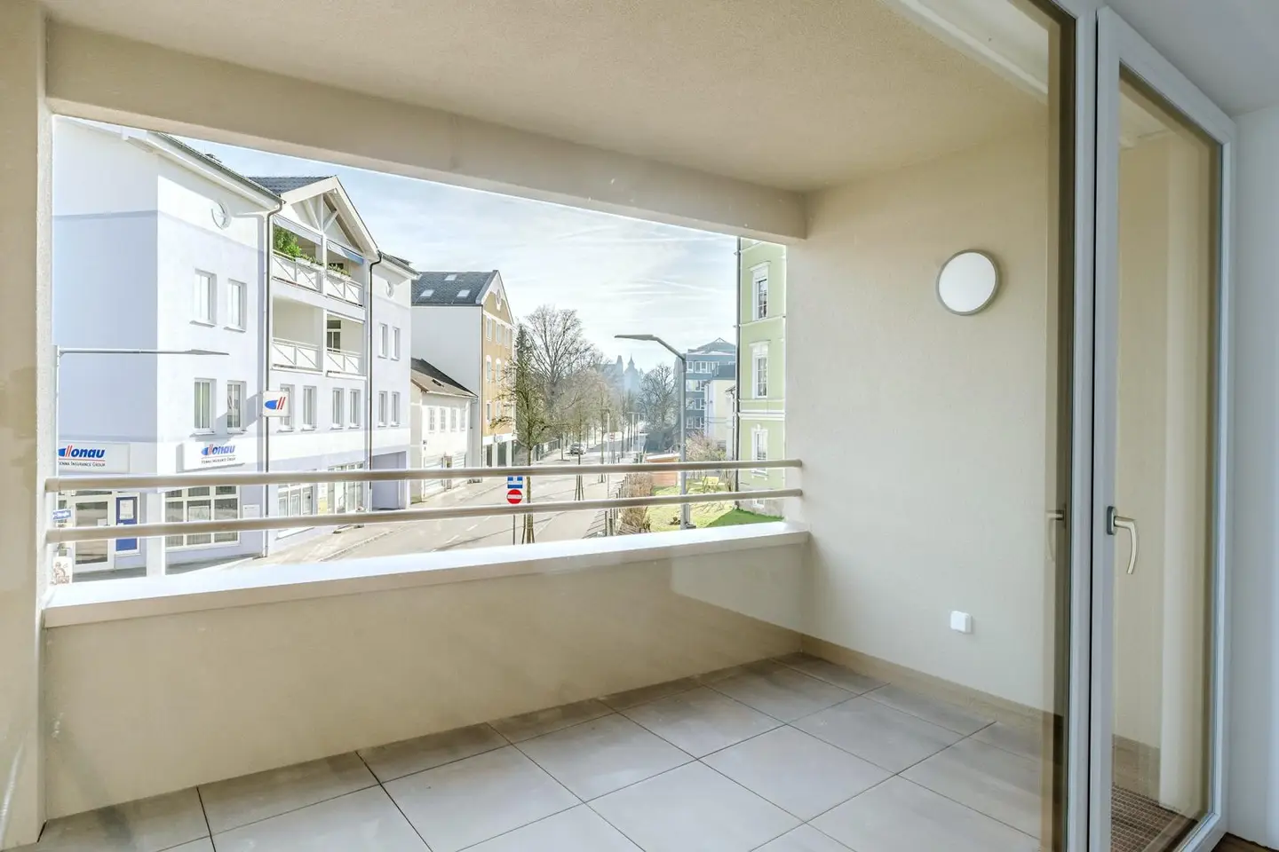 New build apartment in central location with loggia