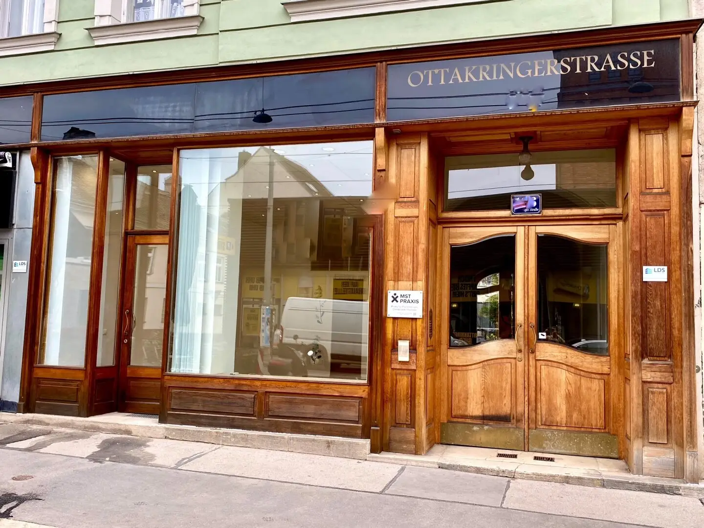 💖VINTAGE IN OTTAKRING - RENOVIERTES GESCHÄFTSLOKAL MIT GROSSER AUSLAGE UND WUNDERSCHÖNEM PORTAL