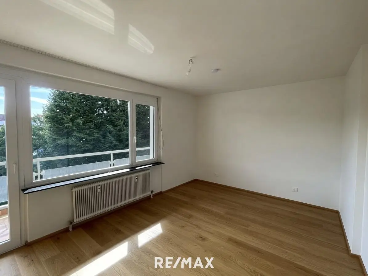 Bright apartment with loggia and elevator