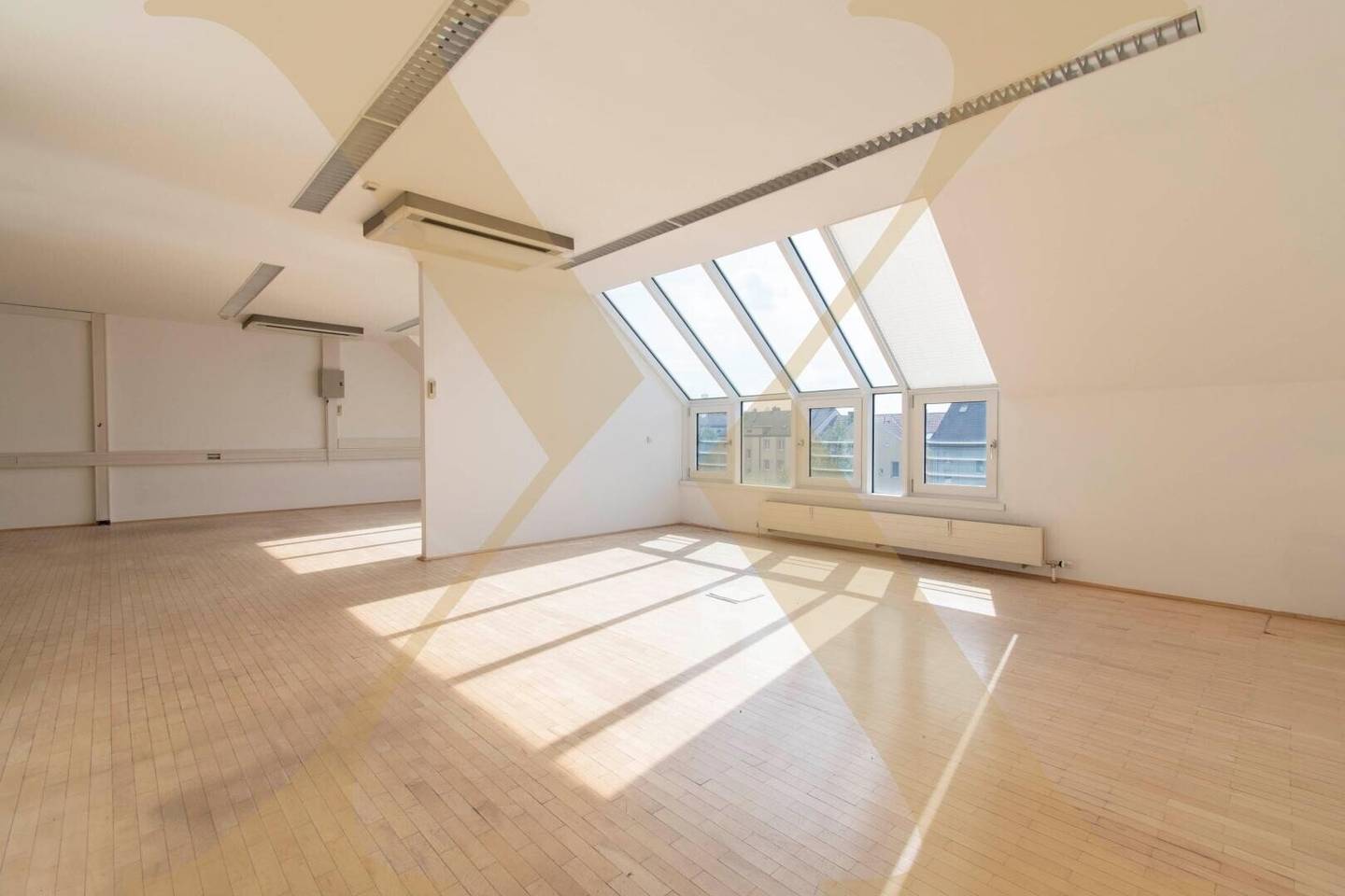 Renovation according to tenant's wishes Great office or practice space near Unionkreuzung for rent