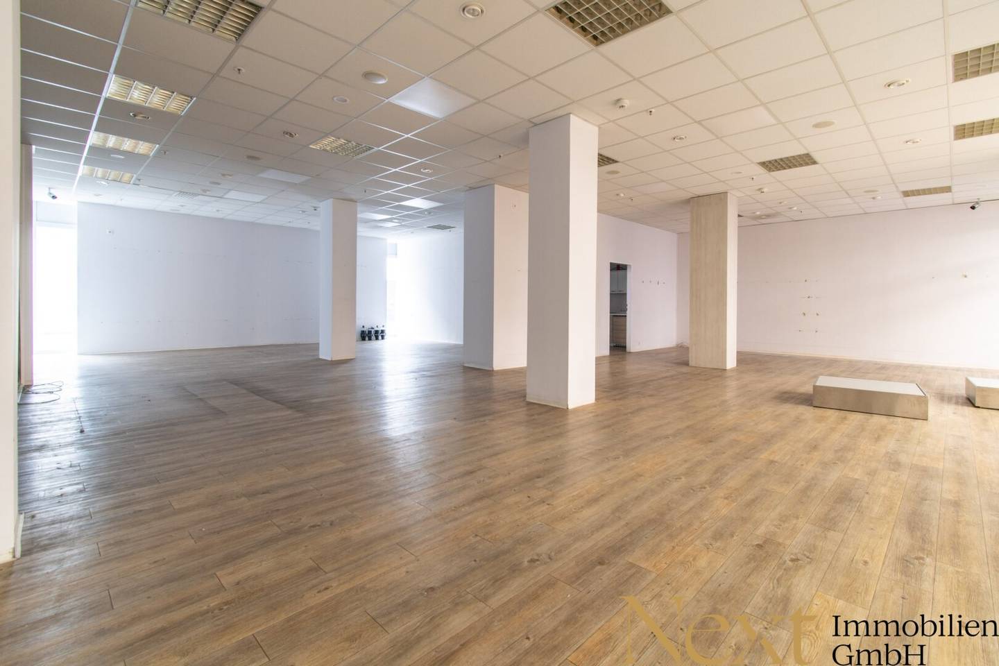 Ground floor commercial space in the Linz ATRIUM shopping center with high foot traffic for rent