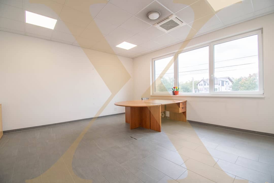 1-Zimmer Büro in Linz, Salzburger Straße, mit großer Schaufensterfront