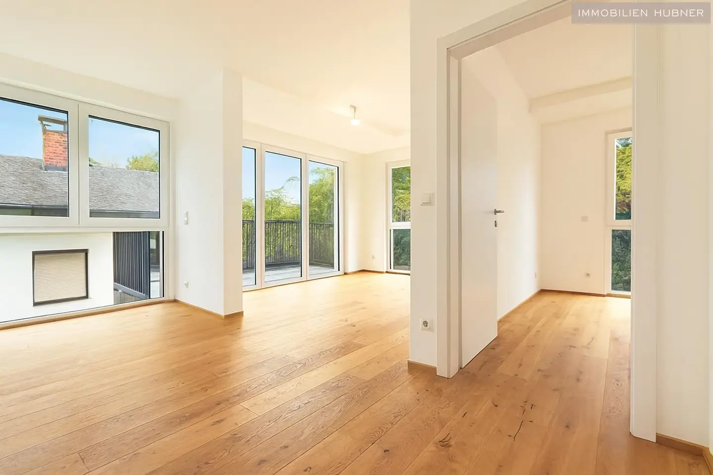 New build apartment with balcony and fitted kitchen