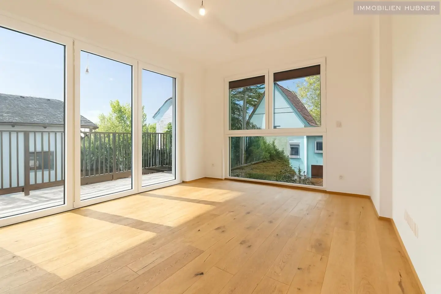 New build apartment with balcony and fitted kitchen