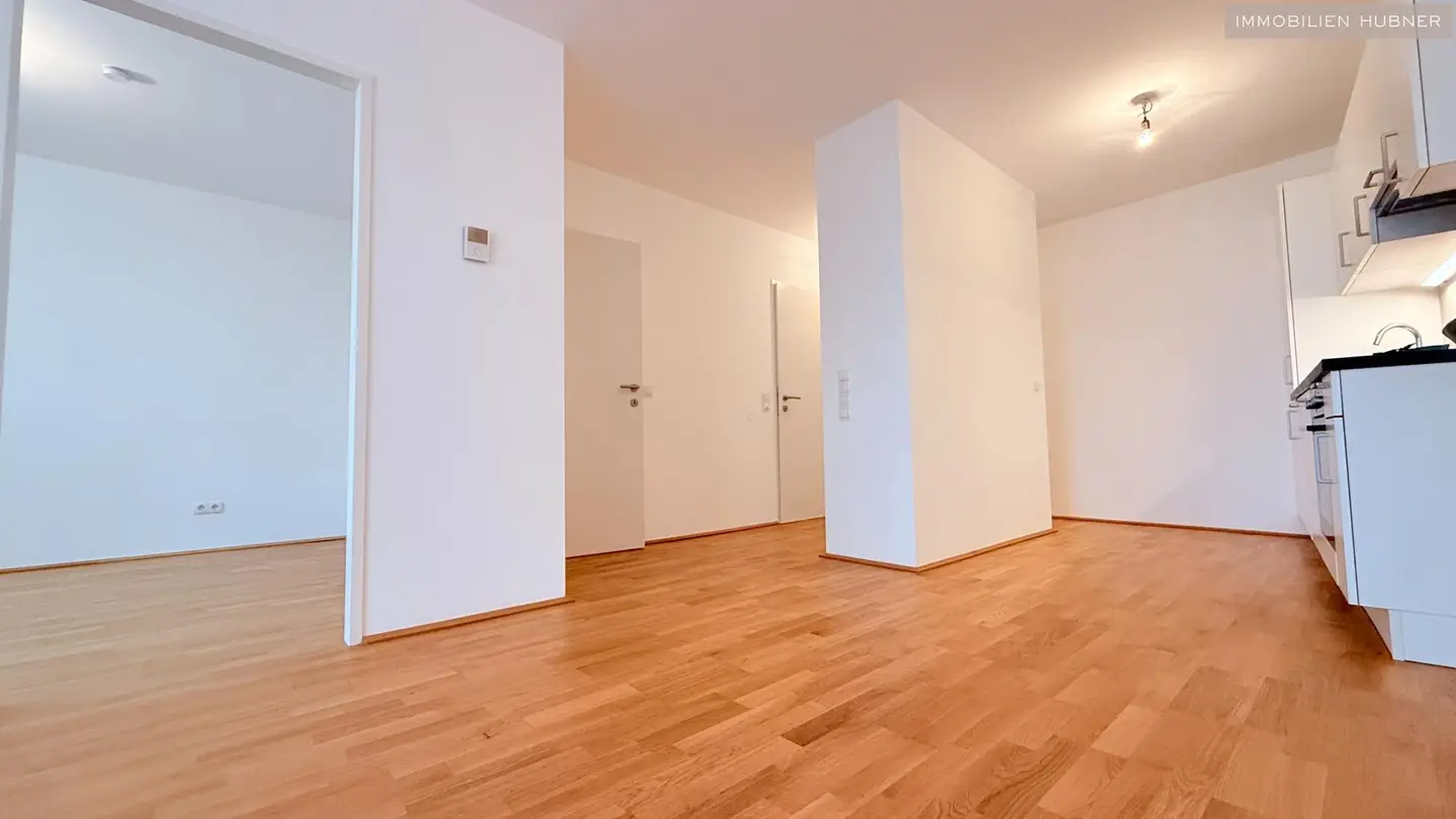 Helle Neubauwohnung mit Privatgarten in ruhiger Lage