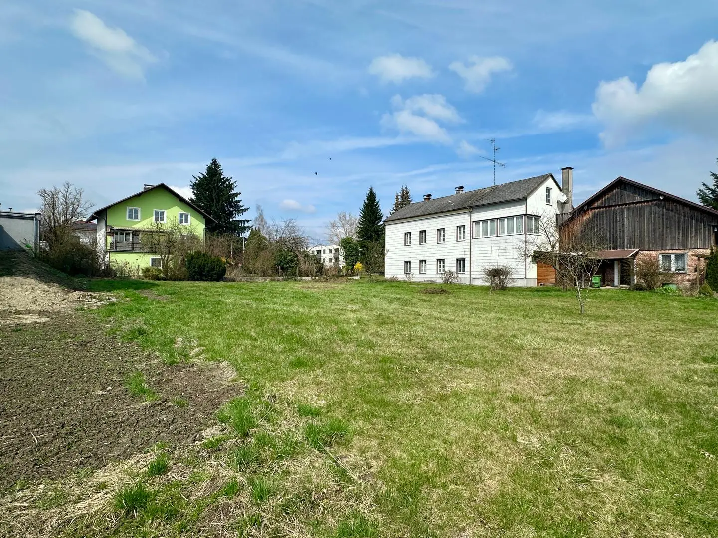 Quiet building plot near hospital Apartment