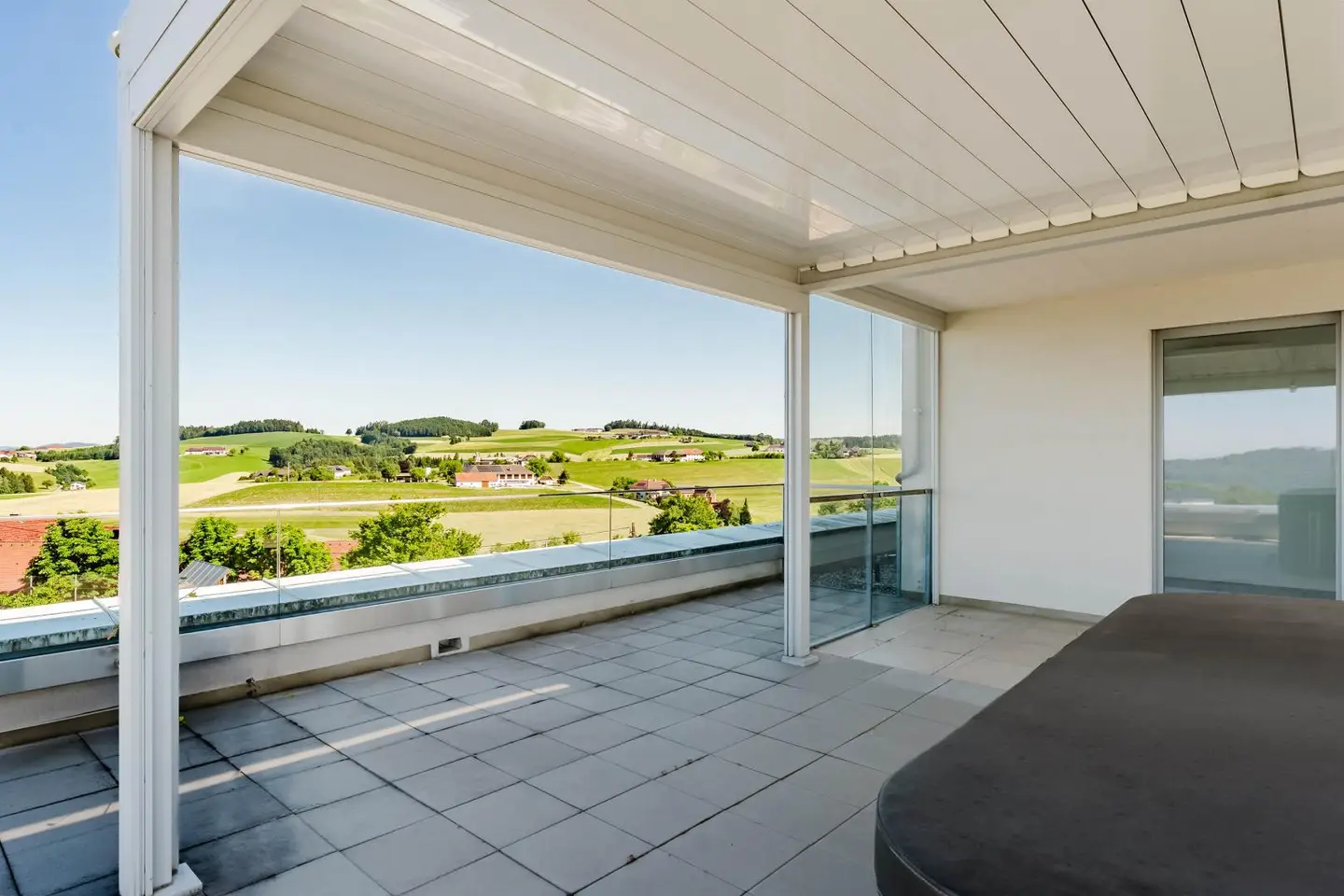 Dachgeschosswohnung mit großzügiger Dachterrasse und Whirlpool