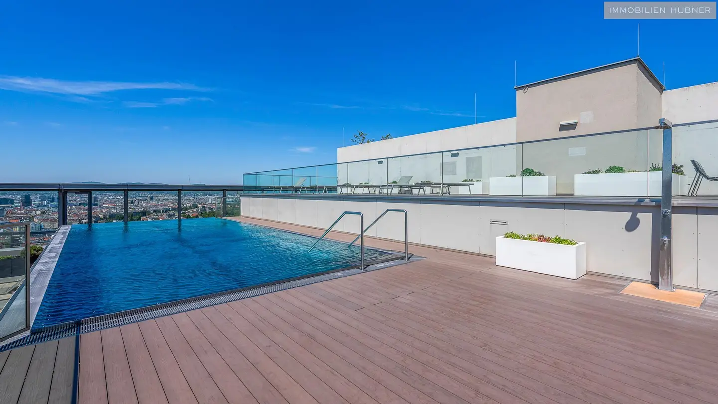 Bright Wohnung with spacious southwest terrace and panoramic view