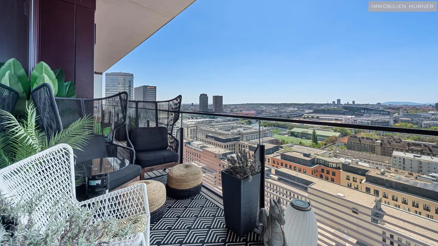 Bright Wohnung with spacious southwest terrace and panoramic view